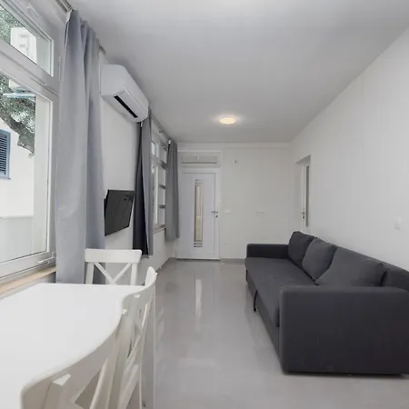 Bulbuli Pensionat Makarska