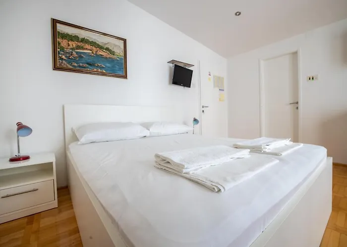 Bulbuli Гостевой дом Макарска